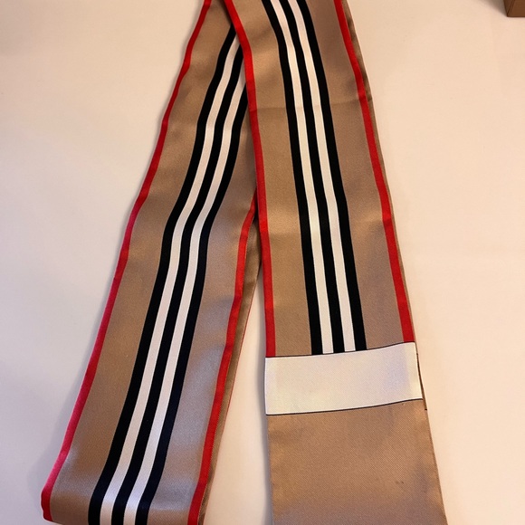 Scarf - Picture 5 of 10